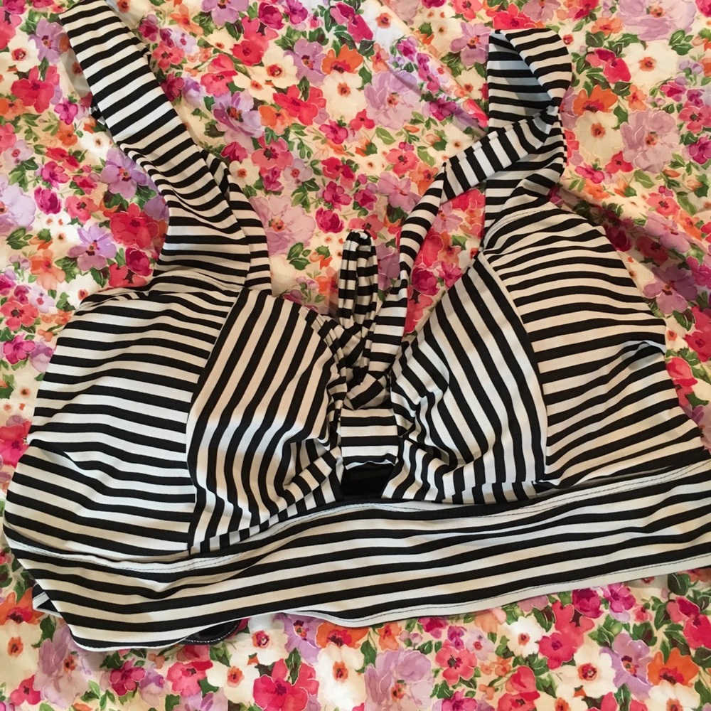 Torrid Size 3 Black and white bikini with skirt. - Picture 2 of 4